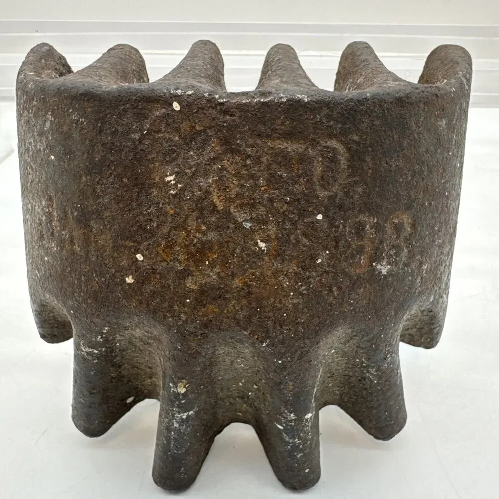 VINTAGE 1898 CAST IRON CLAW GUTTER MOLD DIE ANVIL, for FORMING COPPER GUTTERS